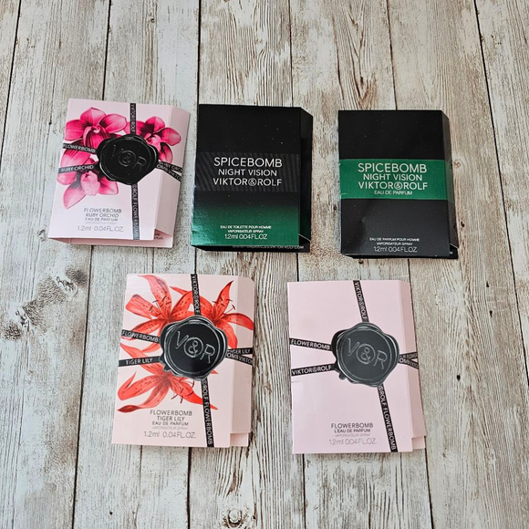 Viktor & Rolf Sample Set - Picture 1 of 2
